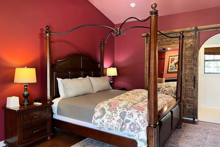 Room 33 of 147