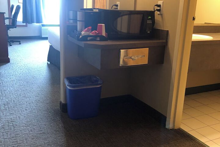 Room 35 of 76
