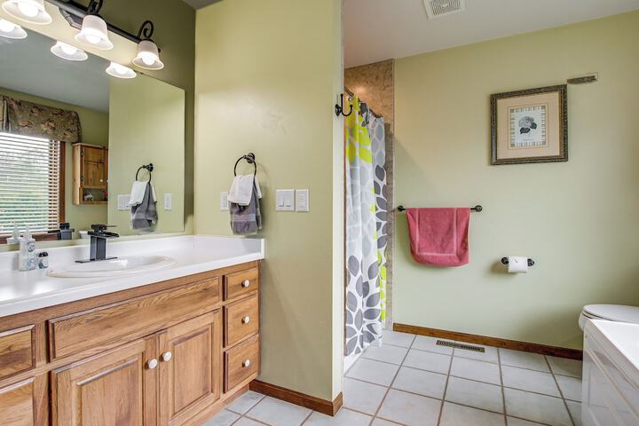 Door County Townhome: Pool Access 1 Mi to Beach!