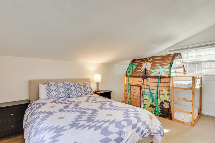 Lakefront Gem w / Games in Westminster!