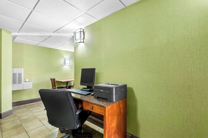 Business Center 36 of 36