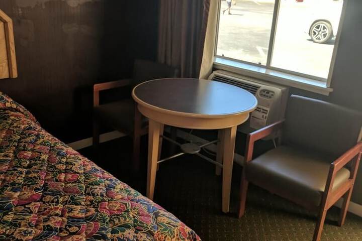 Room 14 of 18