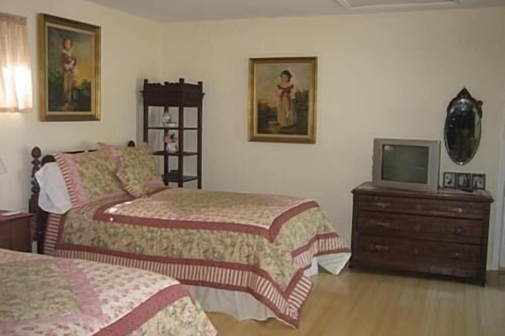 Room 12 of 18