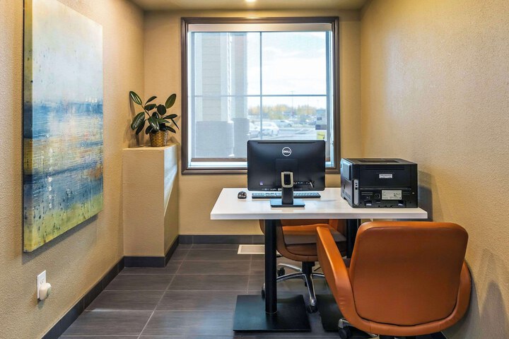 Business Center 27 of 29