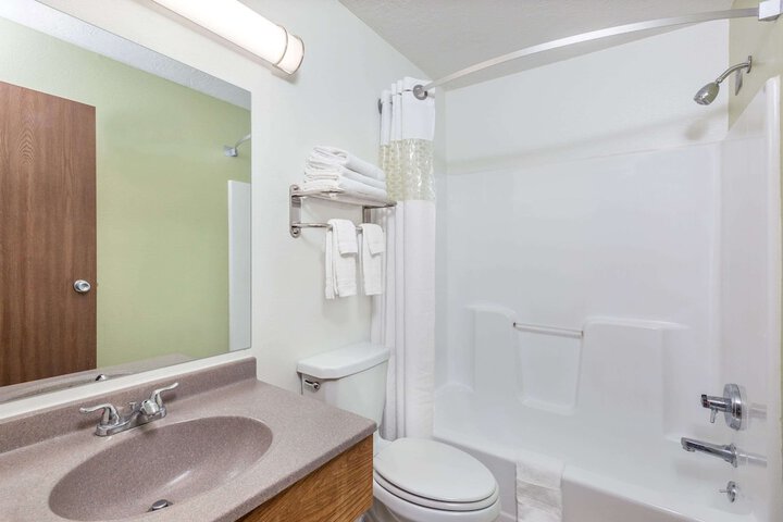 Room 6 of 14