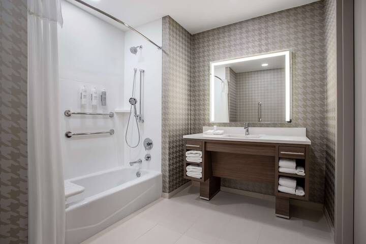Room 15 of 38