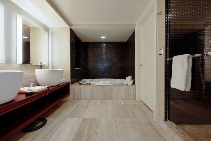 Room 73 of 197
