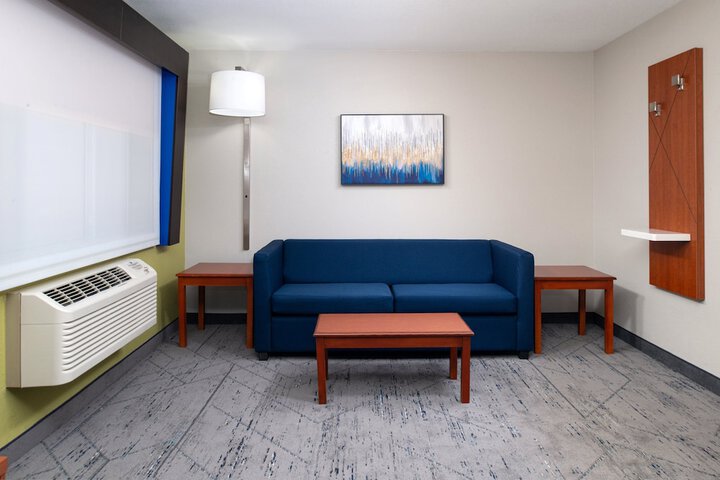 Holiday Inn Express Farmington - Bloomfield by IHG