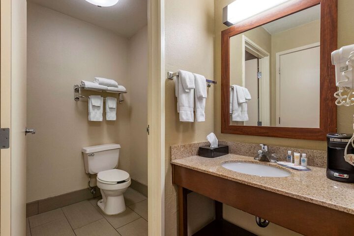 Comfort Inn & Suites Waterloo - Cedar Falls