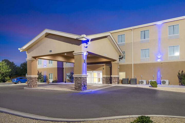 Quality Inn & Suites Carlsbad Caverns Area