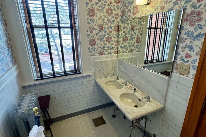Room 44 of 67