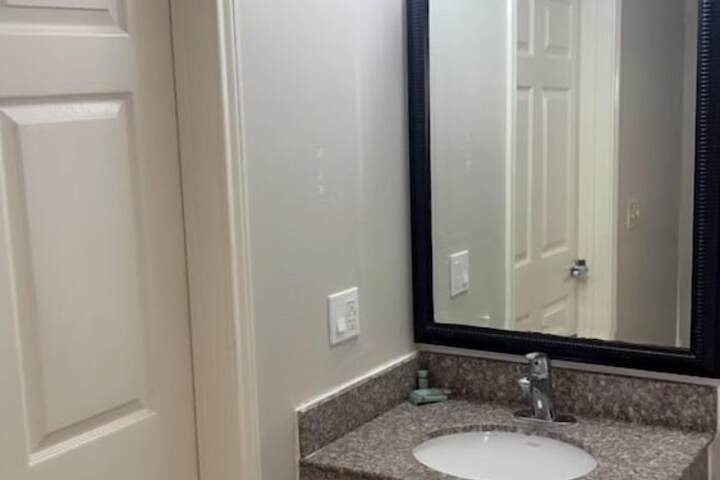 Room 9 of 28
