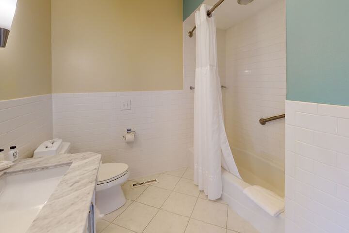 Breezeway Boutique Hotel