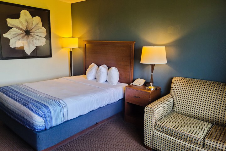 Room 18 of 25