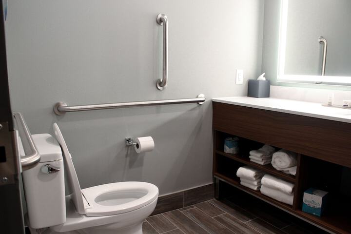 Room 16 of 42