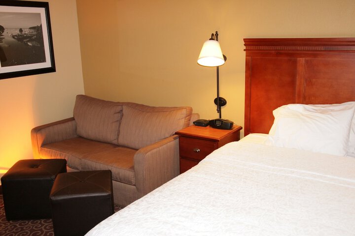 Room 32 of 62