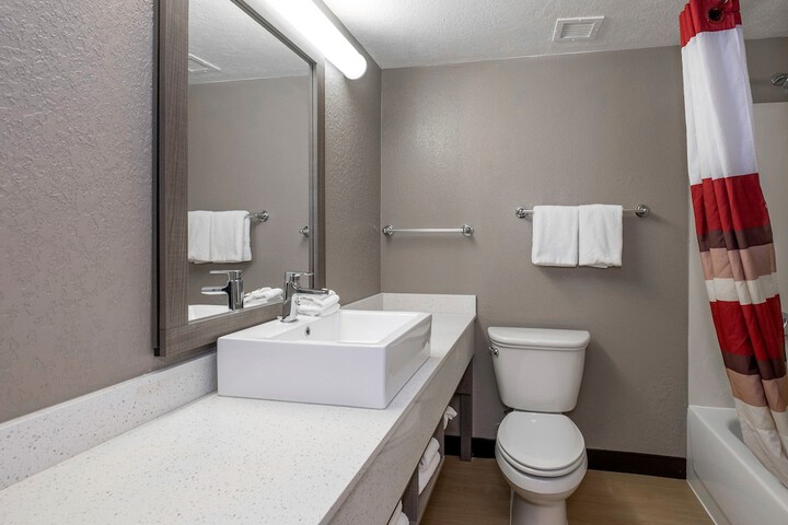 Red Roof Inn PLUS+ Boston - Mansfield / Foxboro