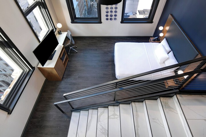 Room 27 of 44