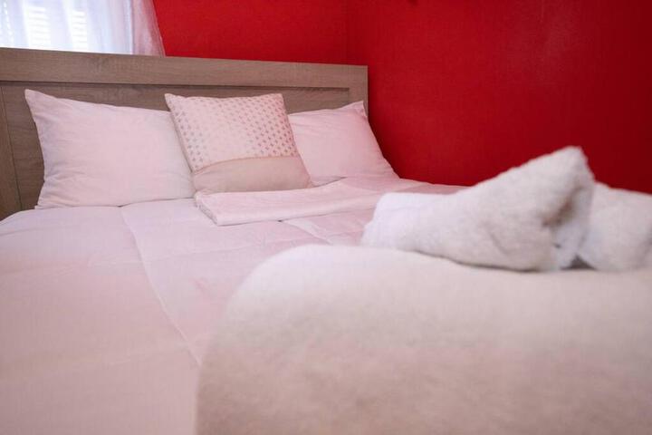 Family 3-bedroom home (2nd floor near EWR / Outlet)