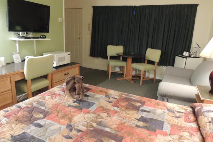100 Mile Motel & RV Park