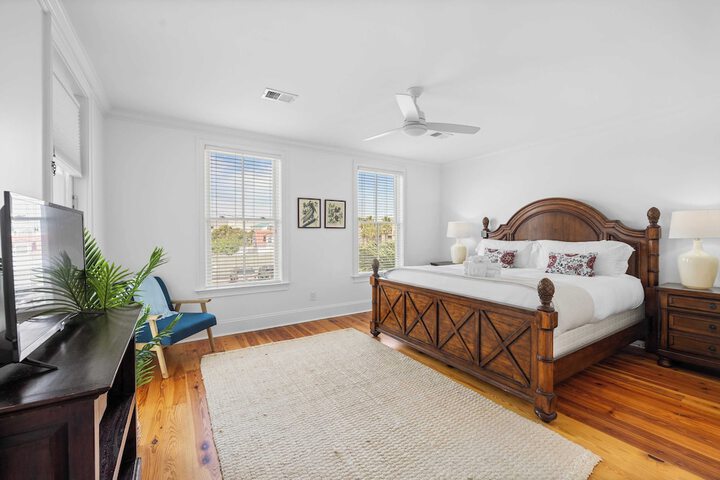 1 Block to Beach Newly Renovated 6bdr w / Rooftop Views Sand Dune by Avantstay