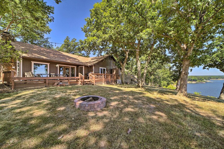 Grand Lake Views + Fire Pit: Monkey Island Home!