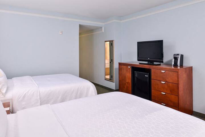 Room 27 of 73