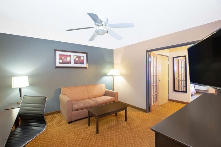 Room 8 of 25