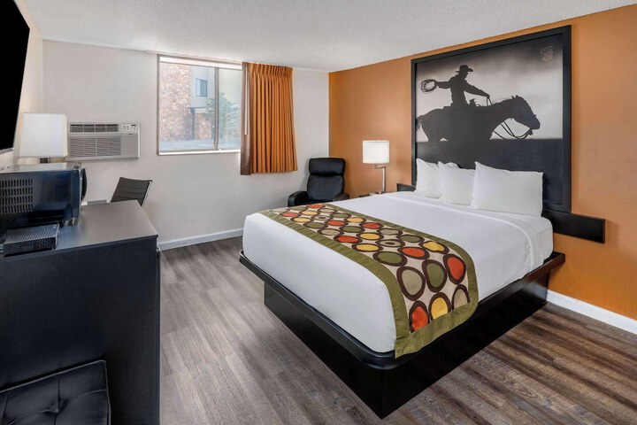 Room 15 of 28