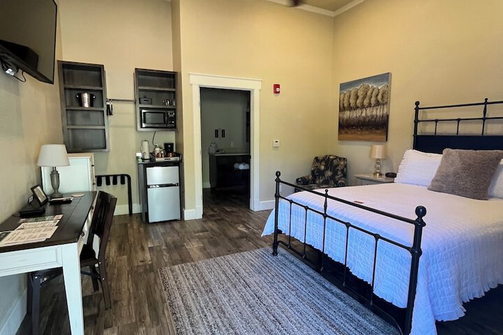Room 17 of 33