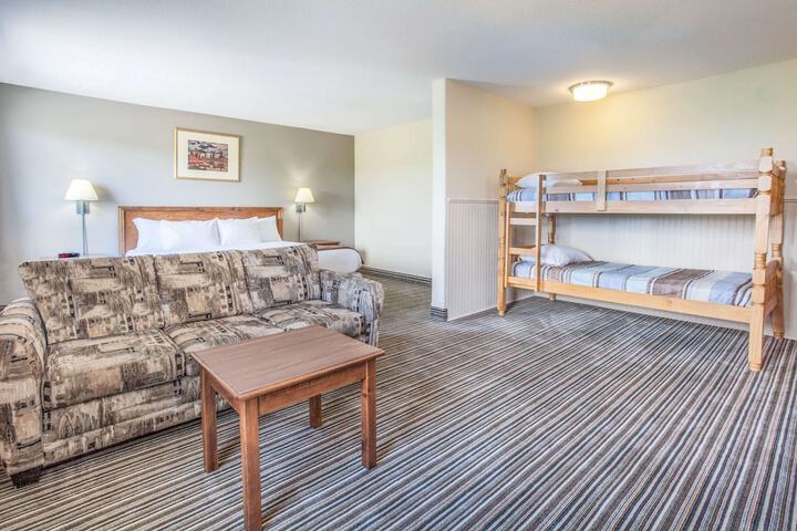 Room 15 of 37