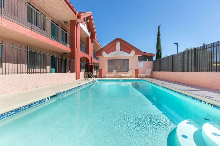 Pool 4 of 24
