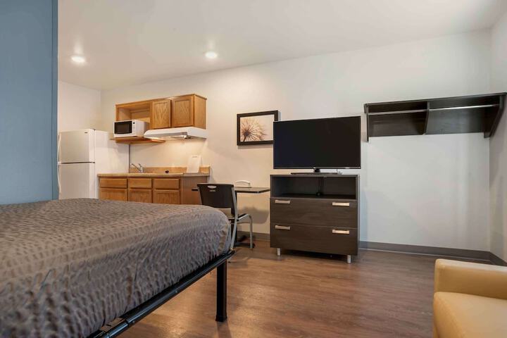 Room 17 of 28