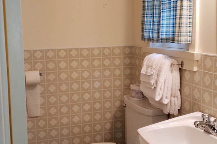Room 164 of 215