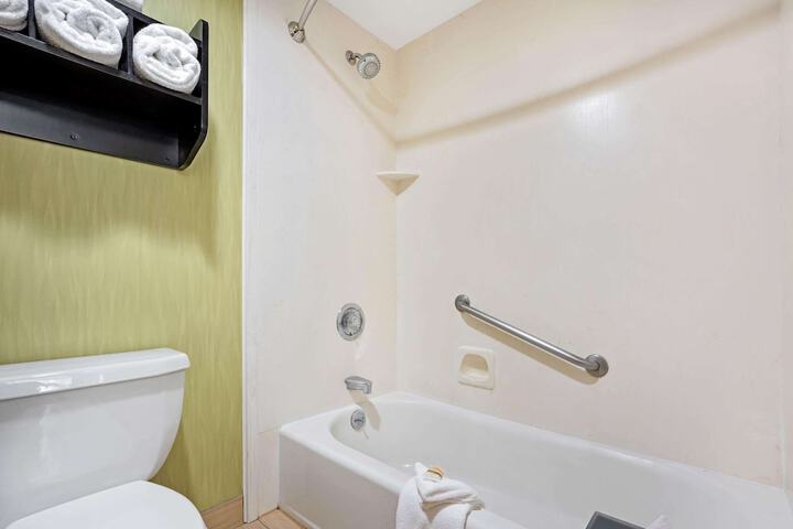 Room 32 of 51