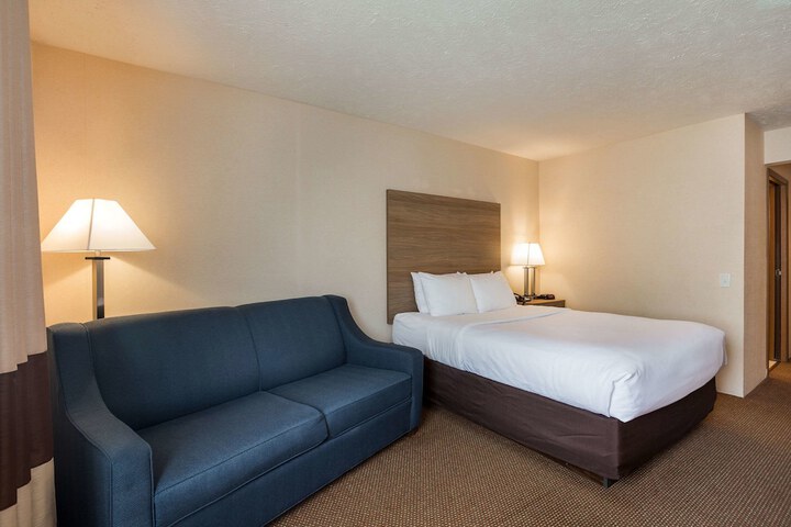 Room 13 of 32