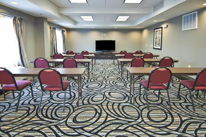 Holiday Inn Express & Suites Jackson / Pearl Intl Airport by IHG