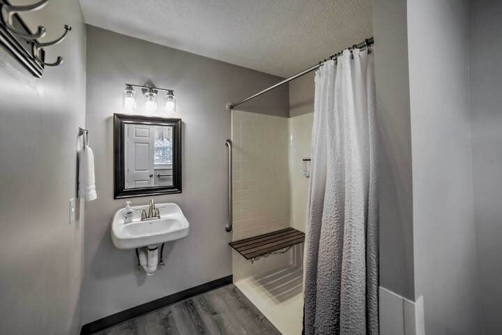 Near Mines & Meadows: Spacious Home w / Game Room