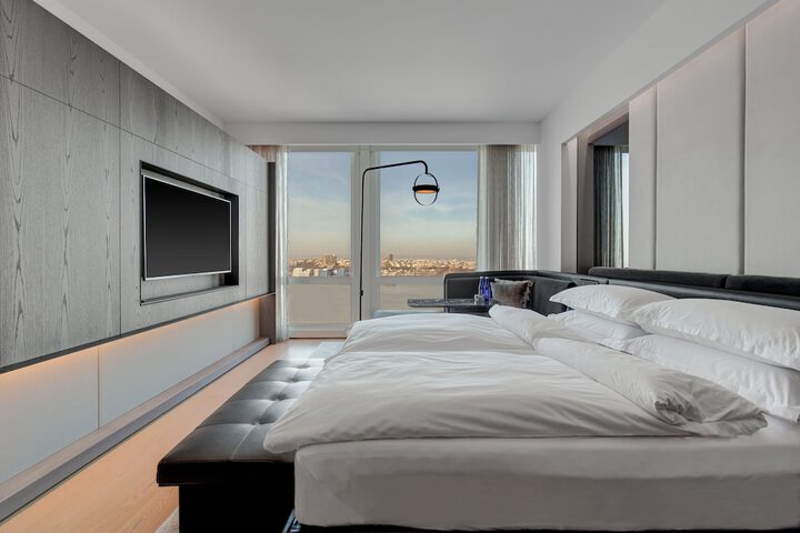 Room 80 of 141