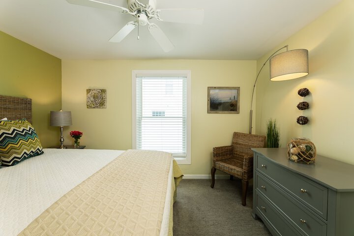 Room 27 of 69