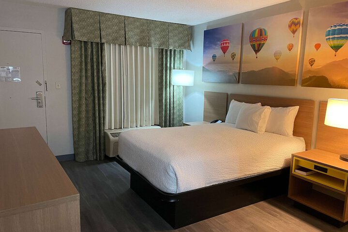 Room 12 of 38