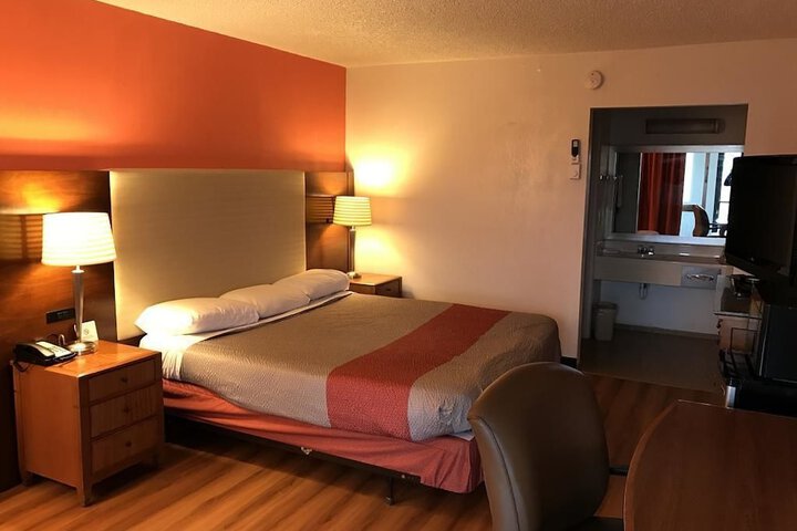 Room 9 of 11