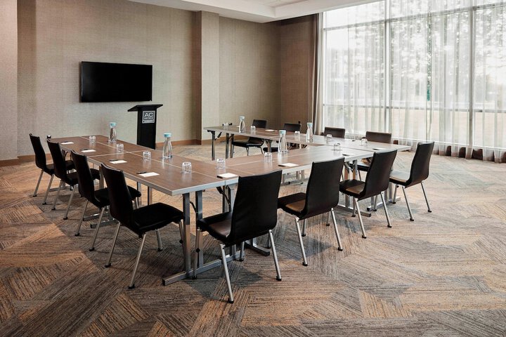 AC Hotel by Marriott Cincinnati at the Banks