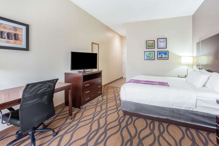 Room 10 of 30
