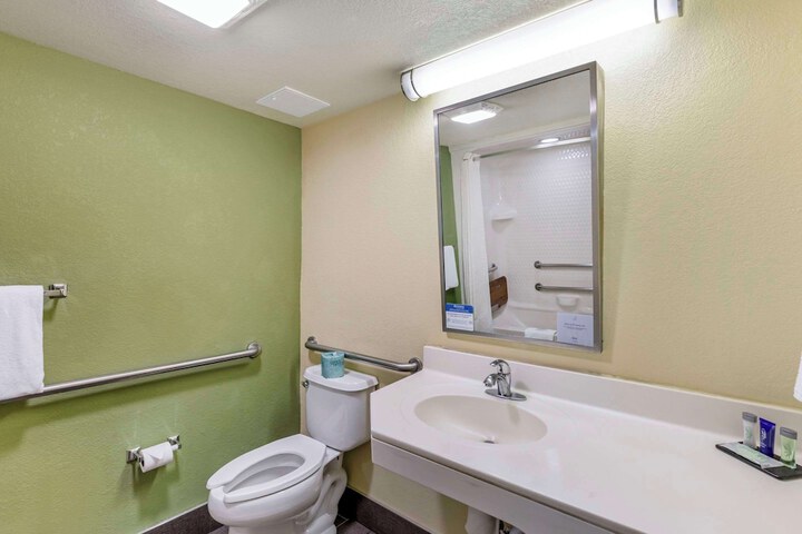 Room 20 of 38