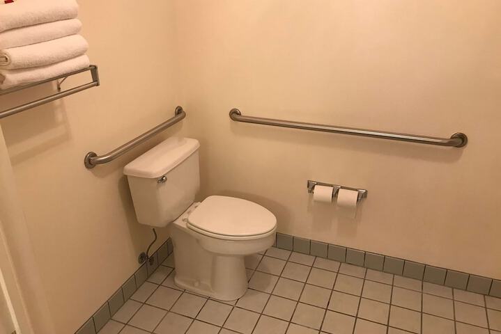Room 27 of 73