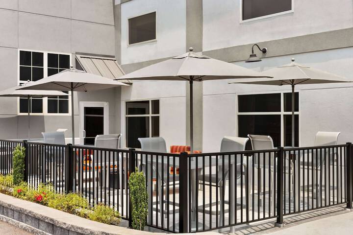 Hotel Exterior 41 of 41