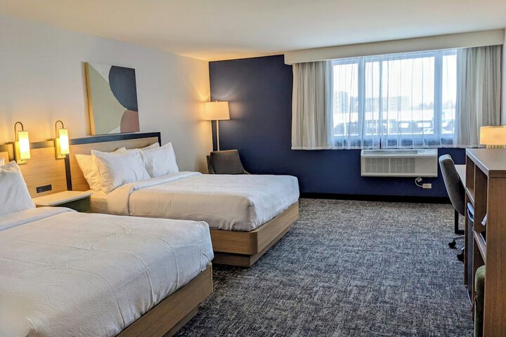 Spark by Hilton Montreal Brossard