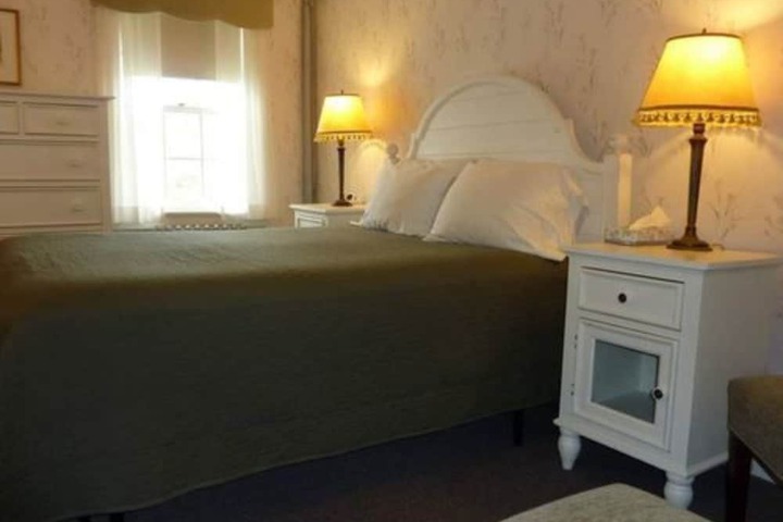Room 35 of 104
