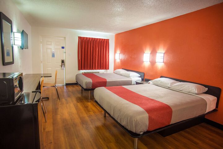 Room 16 of 19